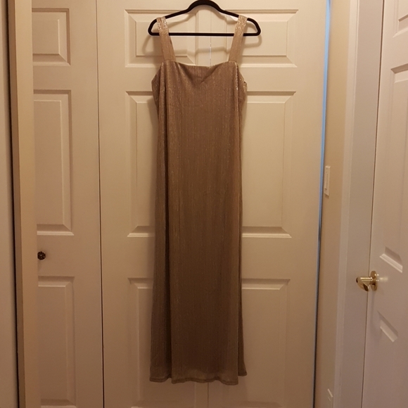 Dress - Picture 1 of 7